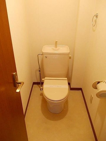 プラテアＭのトイレ|落ち着いた色調のトイレです