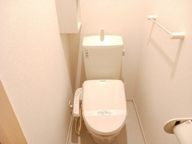 ビバリ－ホ－ムズＦのトイレ|ゆったりとした空間のトイレです