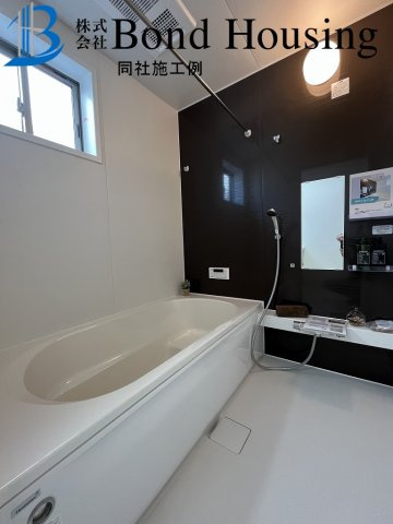 「JR魚住駅徒歩13分」「LDK19.8帖」魚住町16期　西岡　限定1棟の浴室