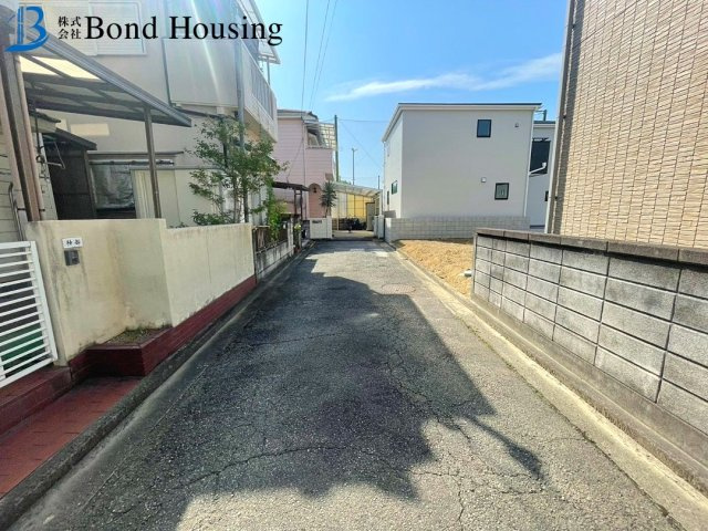 「JR魚住駅徒歩13分」「LDK19.8帖」魚住町16期　西岡　限定1棟の前面道路含む現地写真