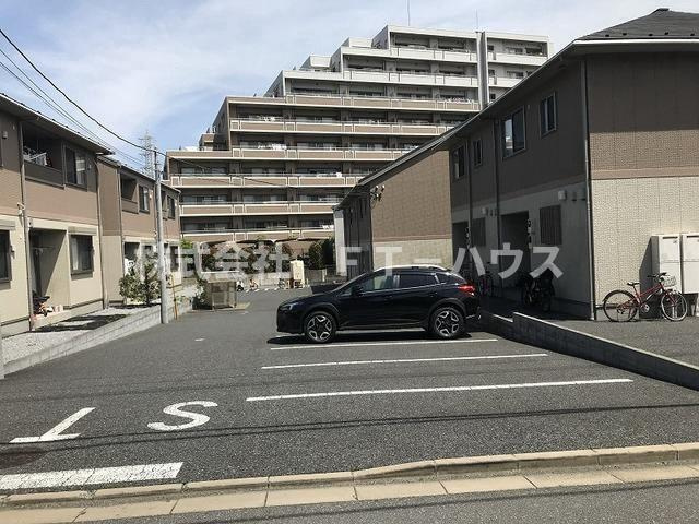 ブリーズ東海神Ｅの駐車場