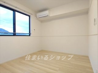 ココ　メドウ　Ⅱ　Aの寝室|寝室にもエアコンあり