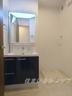 ココ　メドウ　Ⅱ　Aの洗面所|三面鏡付きシャンプードレッサー