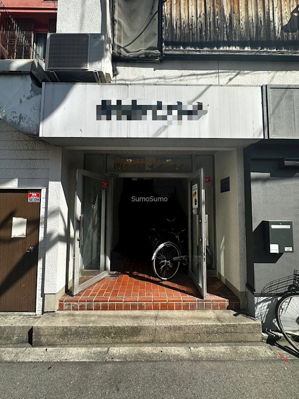 南松竹マンションのエントランス
