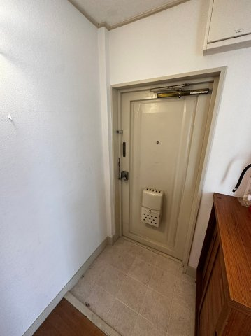 南松竹マンションの玄関