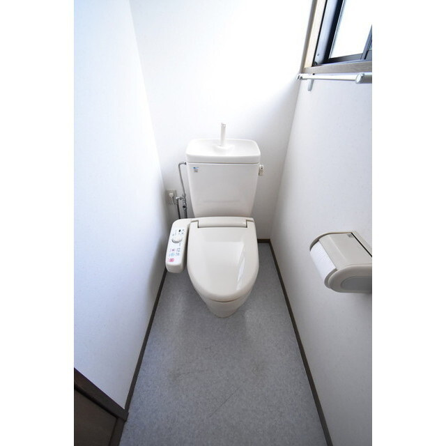 桑田貸家のトイレ|落ち着いたトイレです