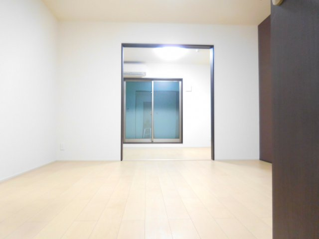 アイビーコート 城南の洋室