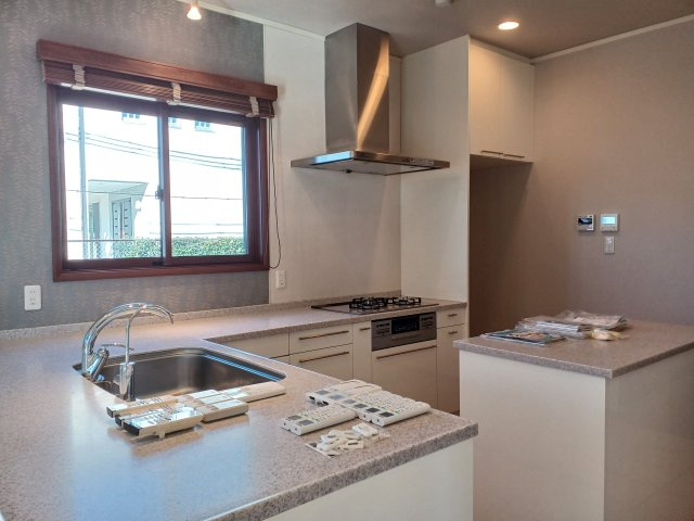 住吉山手戸建のキッチン|キッチンでお料理をお楽しみください