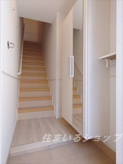 ザ　マヨン　Ⅰの玄関|ミラー付き大型シューズボックス