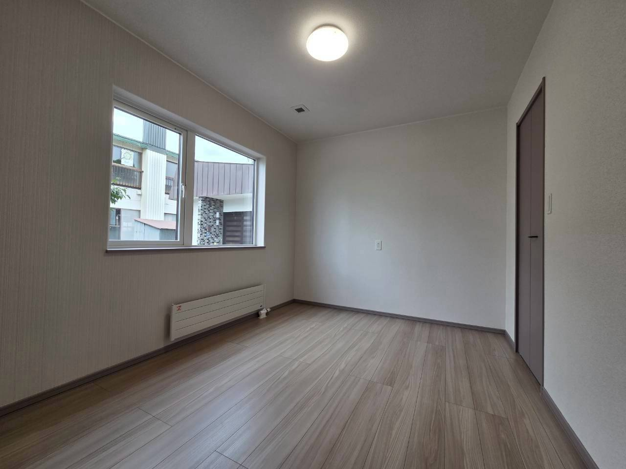愛国西3丁目【フルリノベーション済】中古住宅の洋室|洋室5.5帖