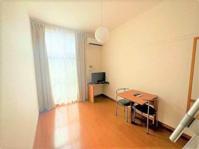 レオパレスさくらハイツの居間・リビング|「同タイプの部屋の写真です」「現況優先」