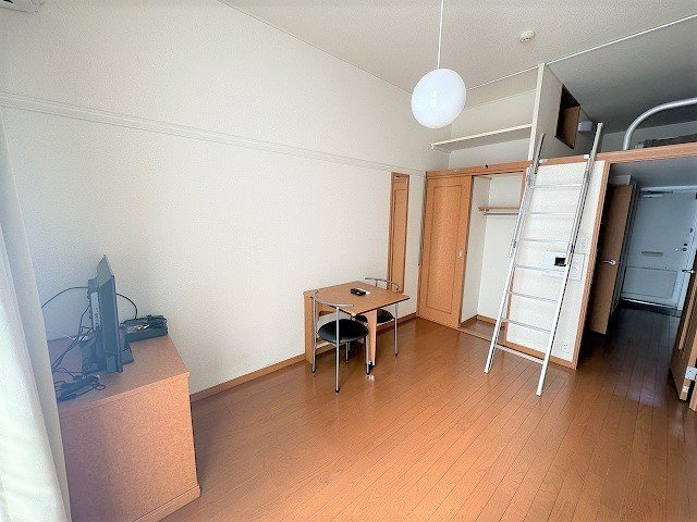 レオパレスさくらハイツの居間・リビング|「同タイプの部屋の写真です」「現況優先」