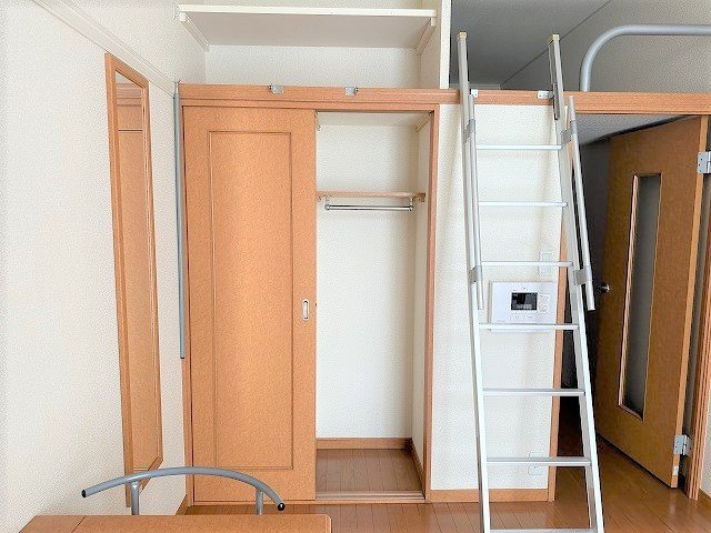 レオパレスさくらハイツの内装|クローゼットです。