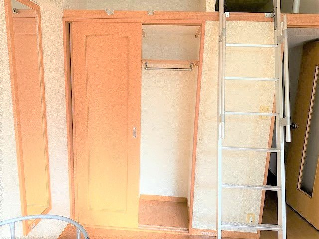 レオパレス三ツ沢上町の内装|クローゼットです。