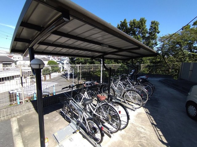 ミランダパークヒルズ妙蓮寺のその他|駐輪場　原付＆自転車のみ駐輪可能