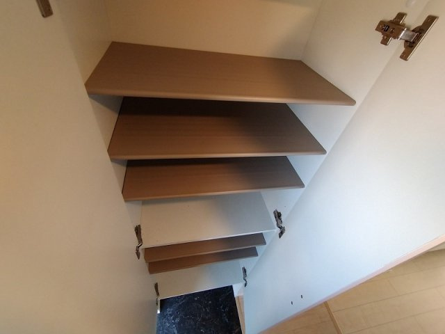 ミランダパークヒルズ妙蓮寺の玄関|シューズボックス