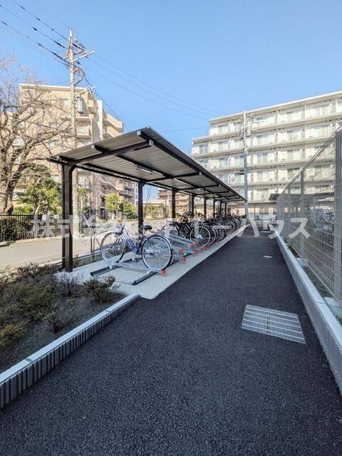 レジデンス船橋東中山の駐車場