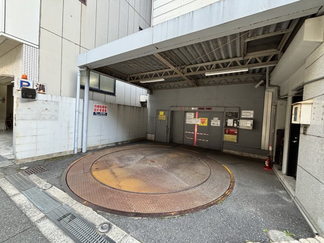 オーラムアルジャン阿波座の駐車場