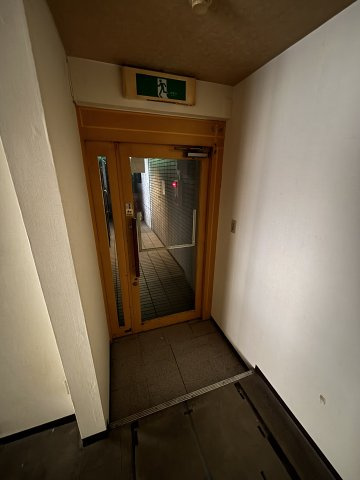 エルドムス陽光一番館の玄関