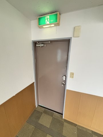 ロイヤルハイツの玄関