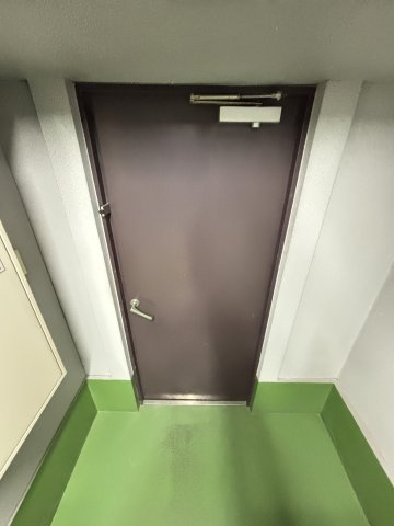 PS　HIGASHI　OSAKAの玄関