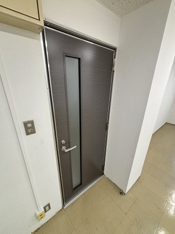 大阪市北区東天満２丁目の事務所の玄関