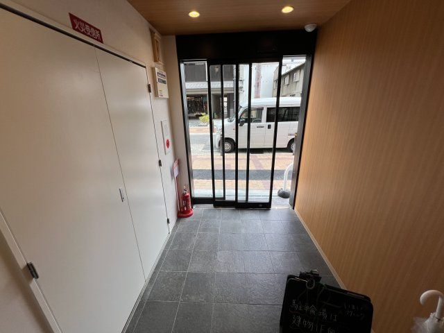 大阪市生野区新今里４丁目の店舗一部のロビー