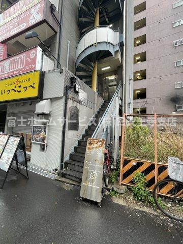 阿波座フジビルのエントランス