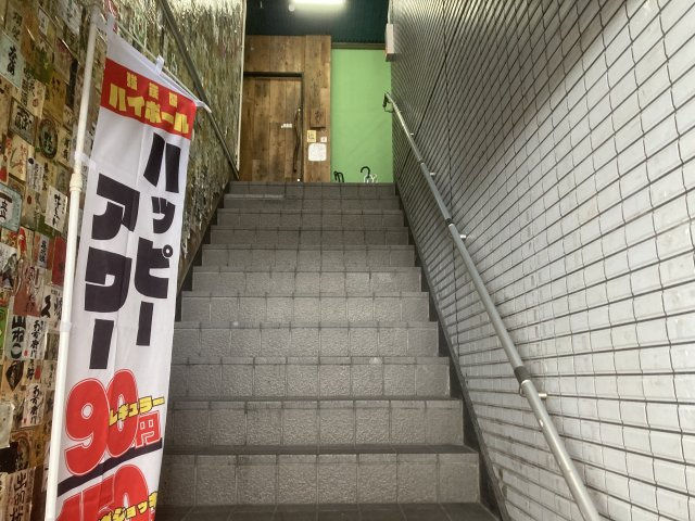 大阪市北区天神橋４丁目の店舗事務所のエントランス