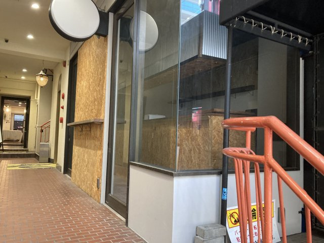 大阪市中央区西心斎橋２丁目の店舗事務所のエントランス