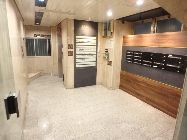 キャビン西本町ビルのエントランス