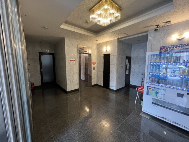 大阪市中央区高津１丁目の店舗事務所のロビー