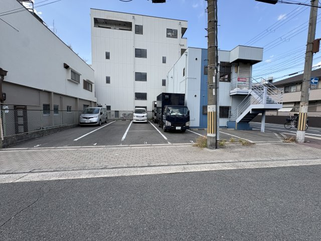旭区高殿2丁目店舗・事務所の駐車場