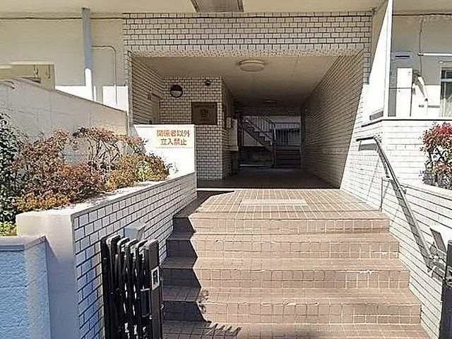 石井ダイアパレス中落合のエントランス