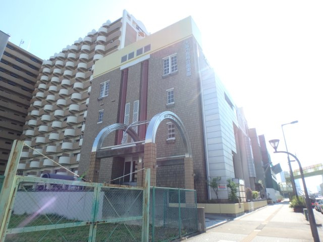 大阪市教育会館東館の外観