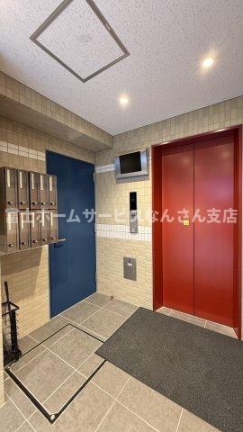 SUNSUN千日前のエントランス
