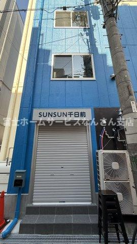 SUNSUN千日前のエントランス