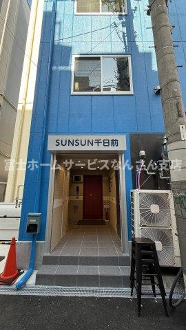 SUNSUN千日前のエントランス