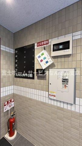 SUNSUN千日前のエントランス