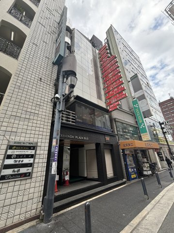 北新地プラザビルの外観