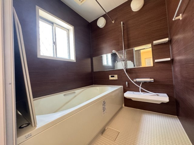 堺市西区山田1丁　中古戸建の浴室