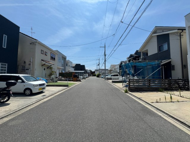 堺市西区山田1丁　中古戸建の前面道路含む現地写真