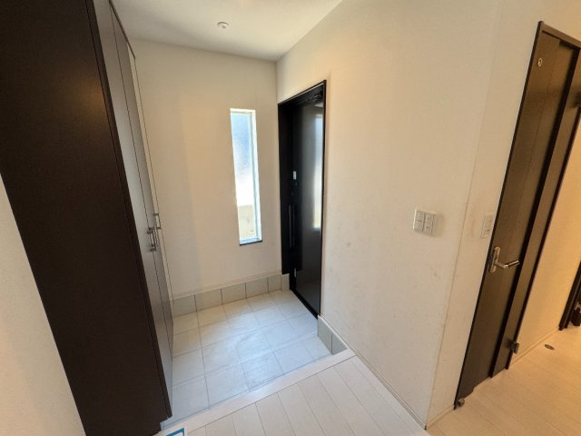 堺市西区山田1丁　中古戸建の玄関