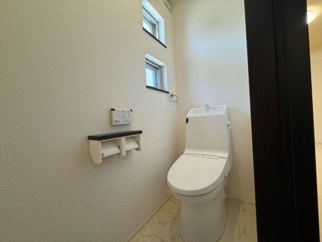 堺市西区山田1丁　中古戸建のトイレ
