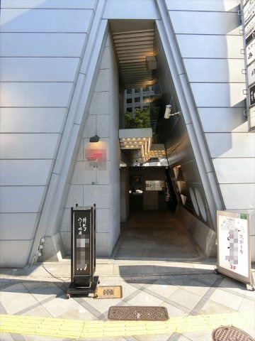 北新地スタービルのエントランス