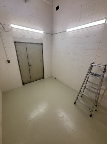 大阪市北区梅田１丁目の倉庫