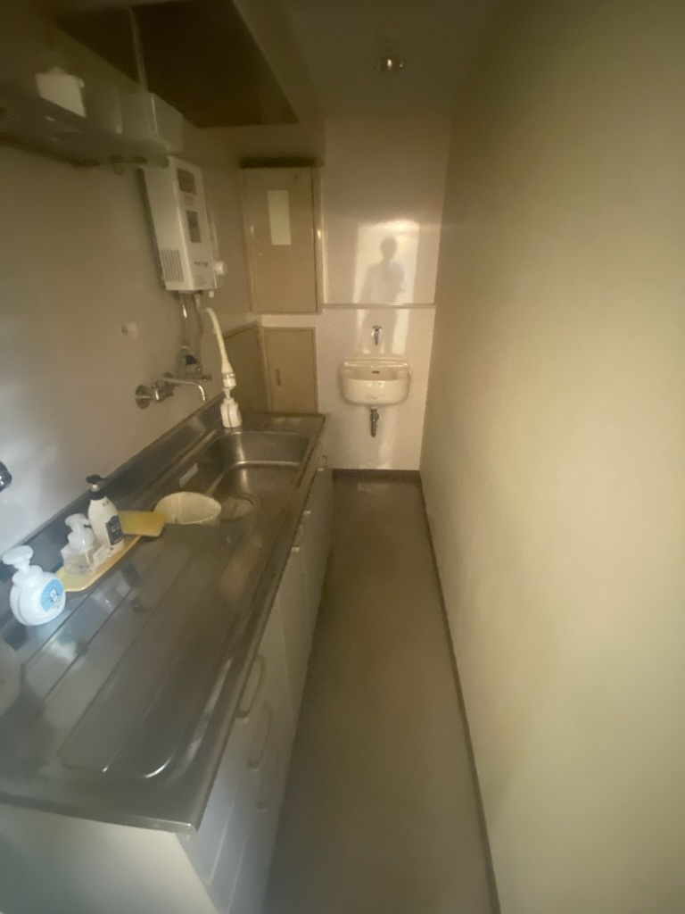 青山ビル本館4階
