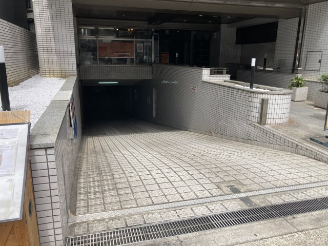 大阪市中央区平野町３丁目の事務所のエントランス