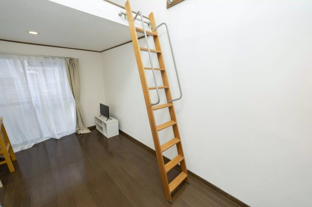 AP281 世田谷KMハイツ 102の洋室|





