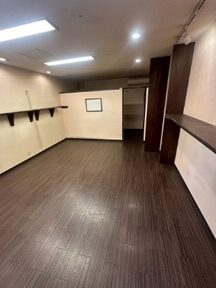 大阪市天王寺区石ケ辻町の店舗事務所の居間・リビング
